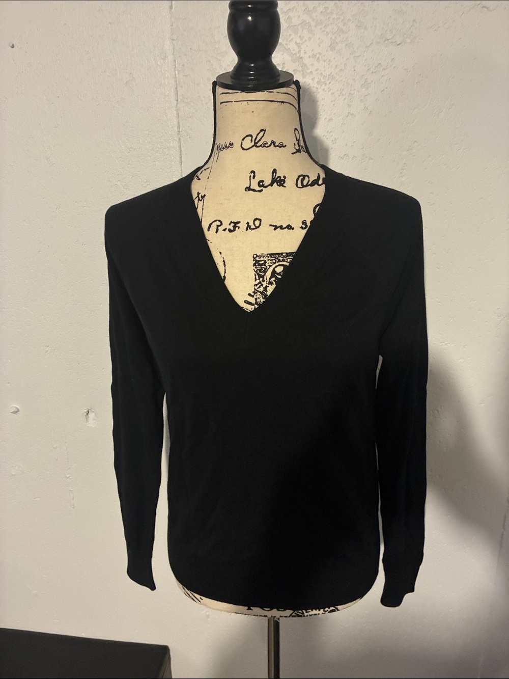 Banana Republic Black V-Neck Long Sleeve Pullover